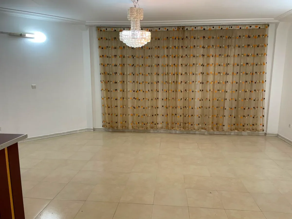 اپارتمان دوخوابه 120 متر 97/45مفید طبقه همکف 3